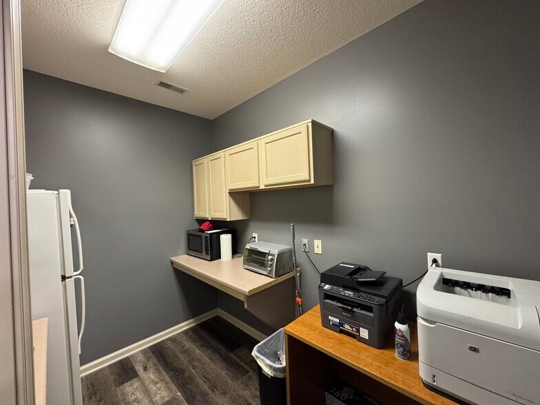 More Photos Of 10351 Dawson's Creek Blvd, Fort Wayne Medical For Sale