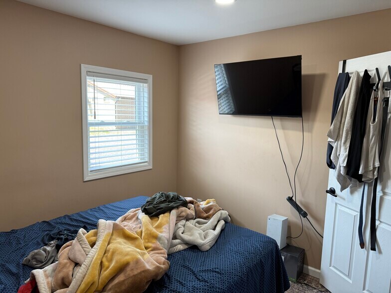 More Photos Of 4881 Pittsburgh Rd, Harrisville Light Distribution For Sale