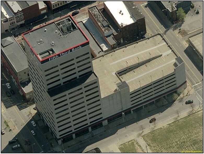 More Photos Of 16-20 NW 3rd St, Evansville Office For Lease