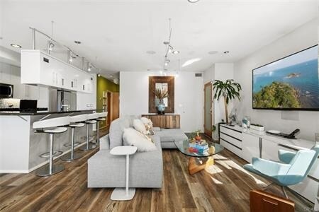 More Photos Of 123 Richmond St, El Segundo Storefront Retail Residential For Lease