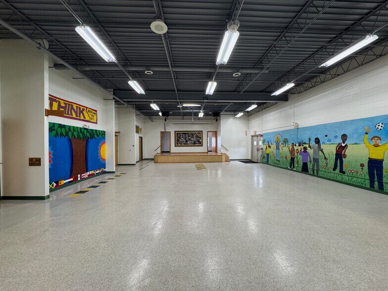More Photos Of 742 W Greenwood Ave, Waukegan Office For Sale