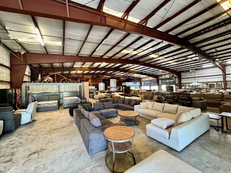 More Photos Of 685 S Yonge St, Ormond Beach General Retail For Sale