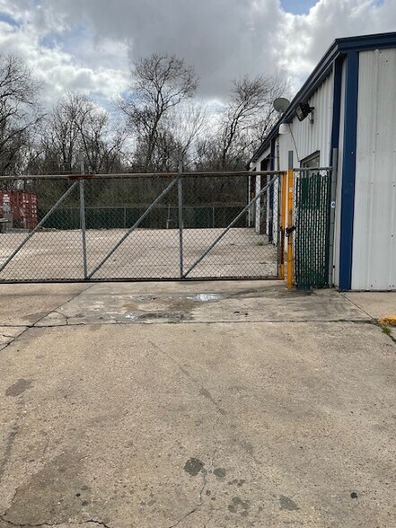 More Photos Of 1517 W Main St, La Porte Auto Repair For Sale
