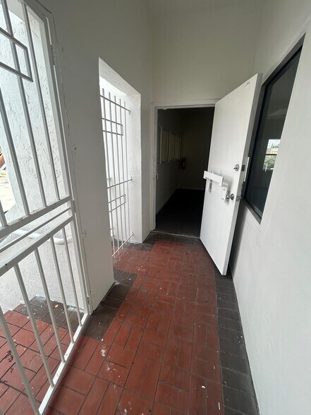 More Photos Of 7350 NW 7th St, Miami Flex For Lease