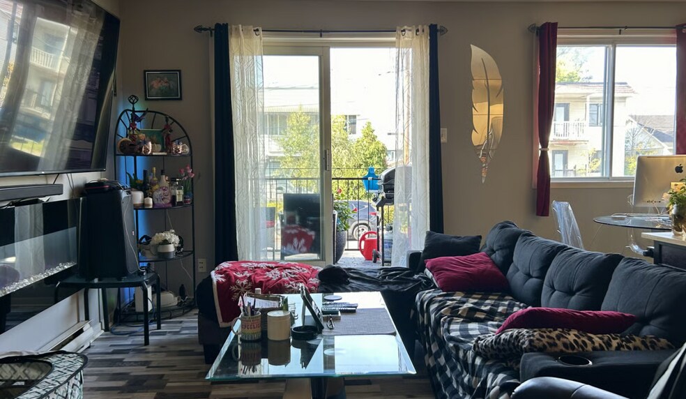 More Photos Of 1522 Rue Saint-Joseph, Longueuil Apartments For Sale