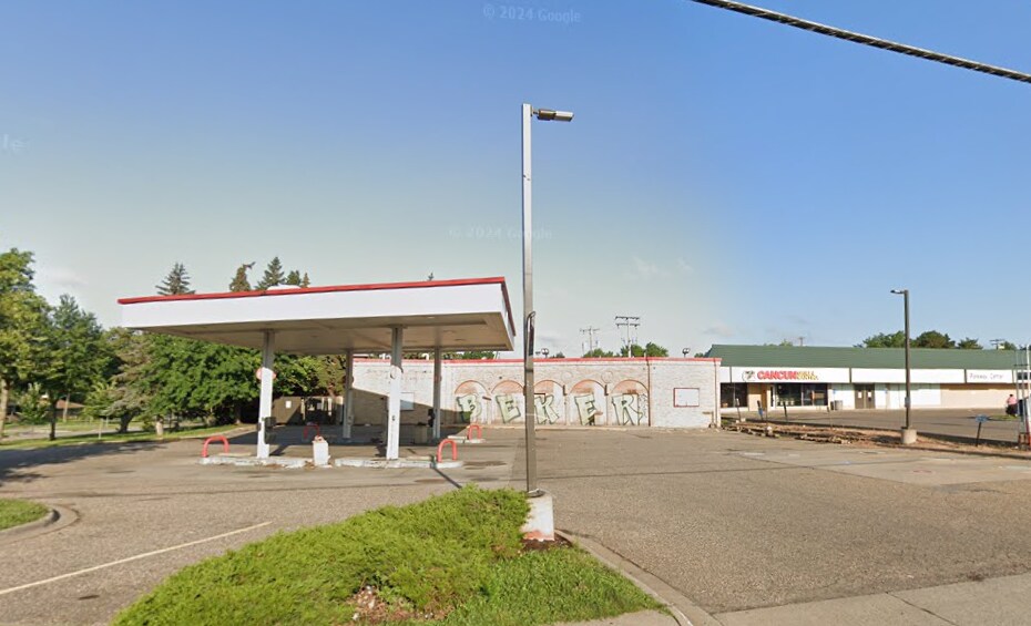 Primary Photo Of 1625 Rice St, Saint Paul Convenience Store For Lease
