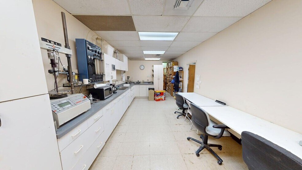 More Photos Of 1235 E Davis, Arlington Heights Office For Lease