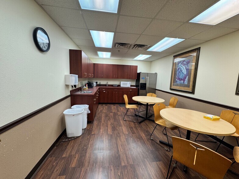 More Photos Of 1215 Dunn Ave, Jacksonville Medical For Lease