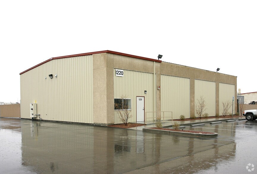 More Photos Of 1220 Rockpebble St, North Las Vegas Light Manufacturing For Lease