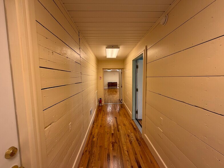 More Photos Of 205 S Armstrong Rd, Rogersville Loft Creative Space For Sale