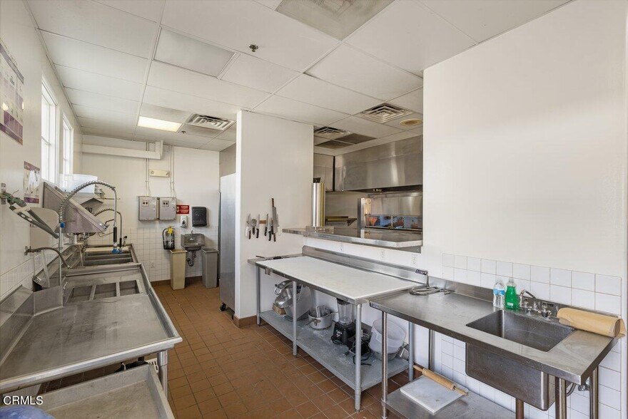 More Photos Of 125 S 10th St, Santa Paula Restaurant For Lease