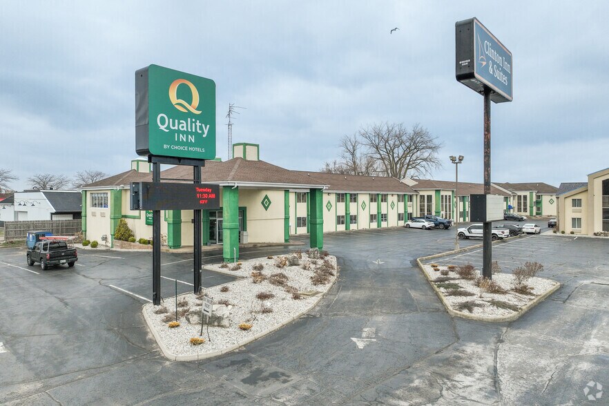 Primary Photo Of 1723 E Perry St, Port Clinton Hotel For Sale