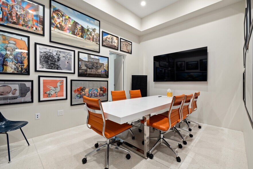 More Photos Of 7207 Melrose Ave, Los Angeles Storefront Retail Office For Lease