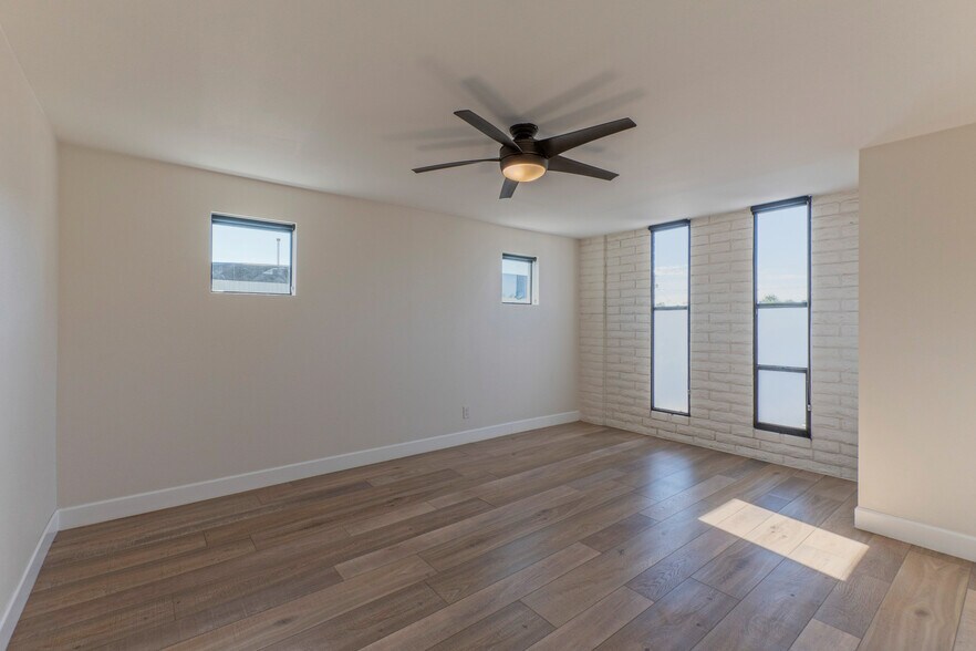 More Photos Of 3530 E Indian School Rd, Phoenix Office For Lease