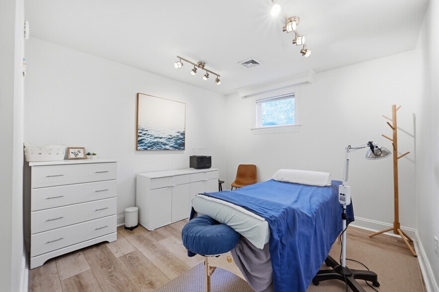 More Photos Of 5520-5532 Hempstead Way, Springfield Office For Sale