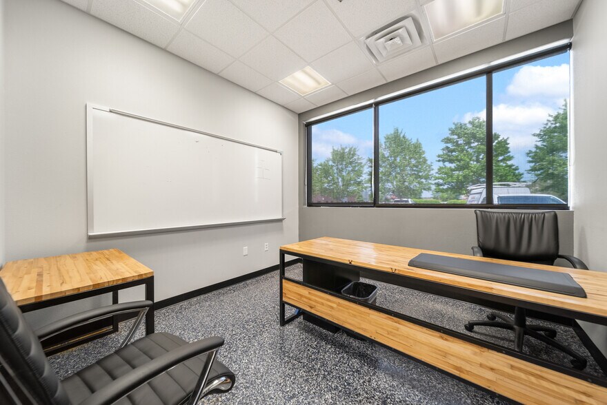 More Photos Of 210 SE 34th St, Bentonville Office For Sale