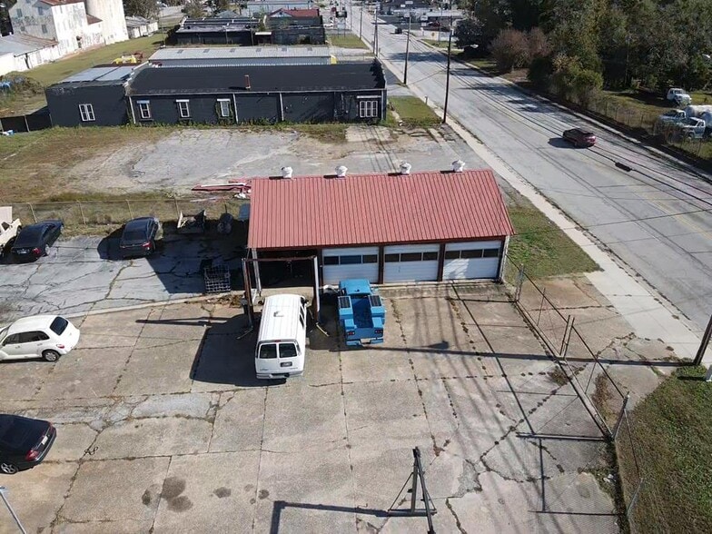 More Photos Of 1107 Reynolds Ave, Greenwood Industrial For Sale