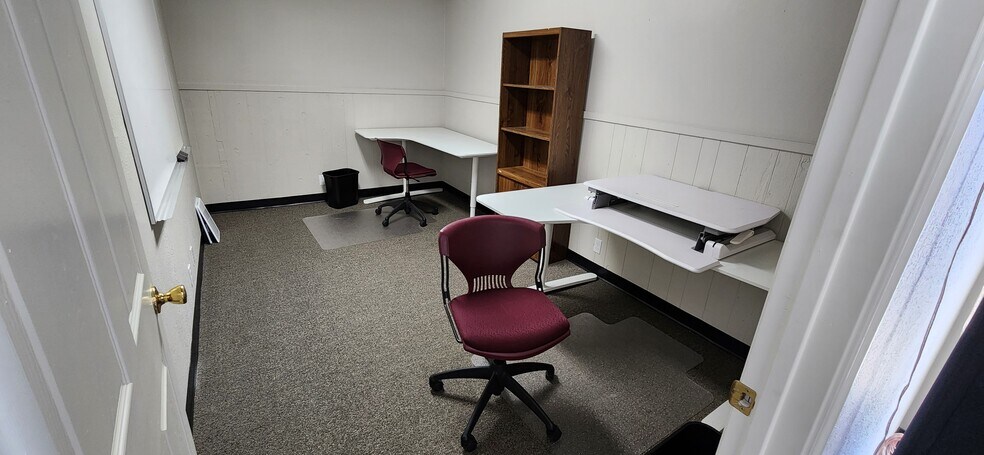 More Photos Of 324 S Meridian Rd, Meridian Storefront Retail Office For Lease