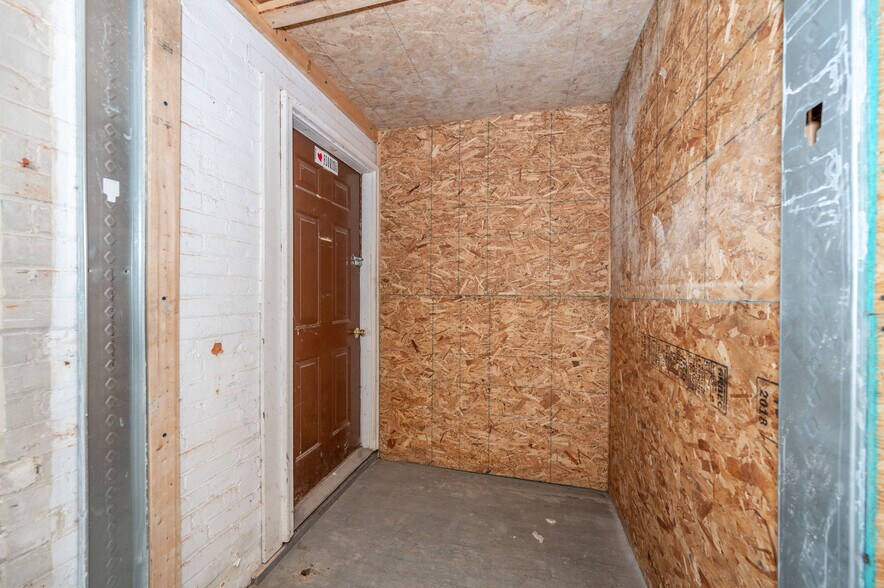 More Photos Of 1514 Kinney Ave, Cincinnati Warehouse For Sale