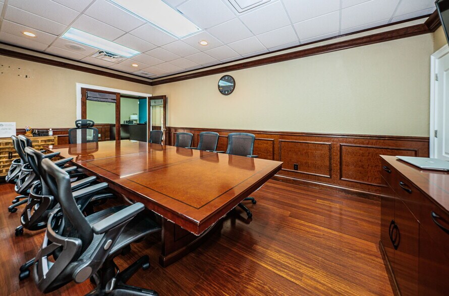 More Photos Of 3023 Eastland Blvd, Clearwater Office For Sale