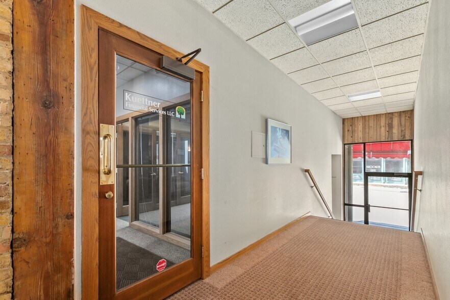 More Photos Of 600 S Main St, Oshkosh Office For Lease