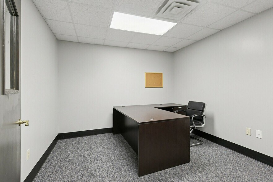 More Photos Of 1841 Enterprise Dr, Harvey Service For Lease