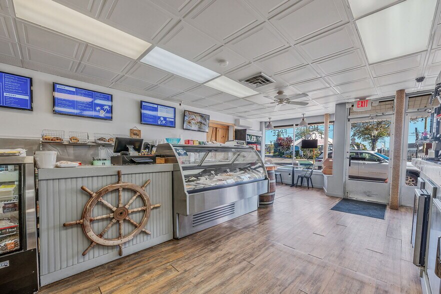 More Photos Of 504 Fire Island Ave, Babylon Flex For Sale