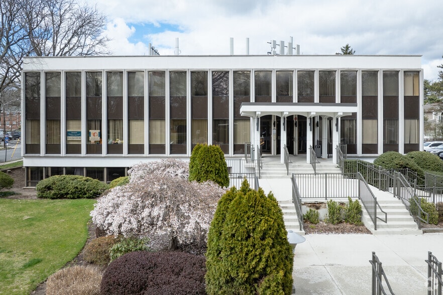 More Photos Of 300 Knickerbocker Rd, Cresskill Medical For Lease