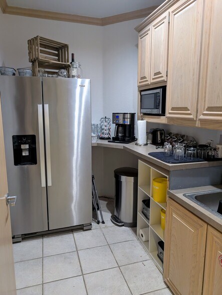 More Photos Of 1705 Forest Ridge Dr, Bedford Medical For Lease