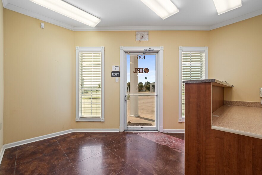 More Photos Of 106 Abigayles Row, Scott Warehouse For Sale