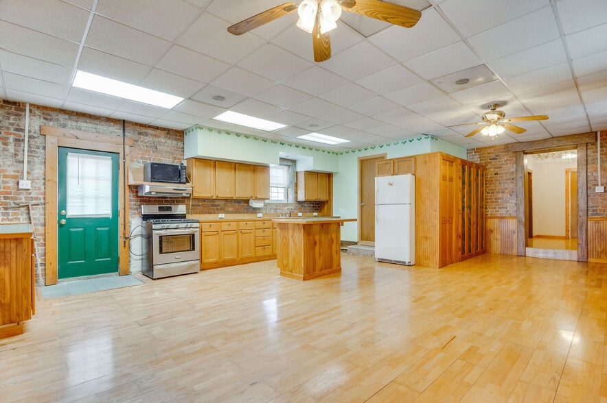 More Photos Of 201 N Wilmington St, Richlands General Retail For Sale