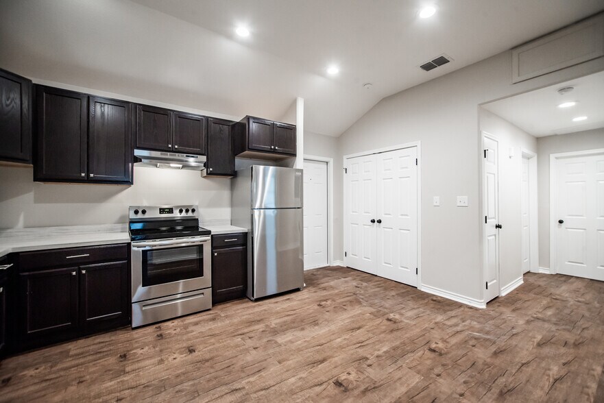 More Photos Of 101 W Water St, Victoria Apartments For Sale