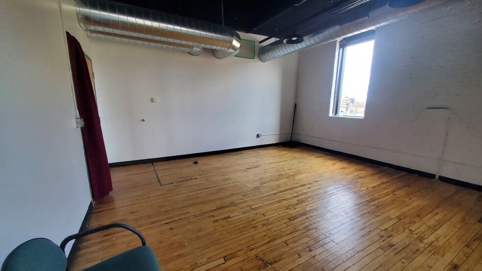 More Photos Of 609 S 10th St, Minneapolis Storefront Retail Office For Lease