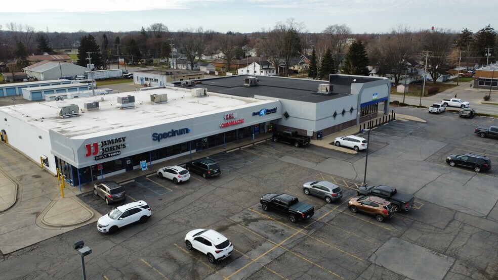 More Photos Of 1002 E Main St, Owosso Unknown For Lease