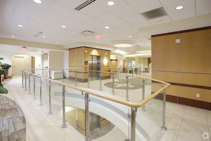 More Photos Of 555 Midtowne St, Grand Rapids Medical For Lease