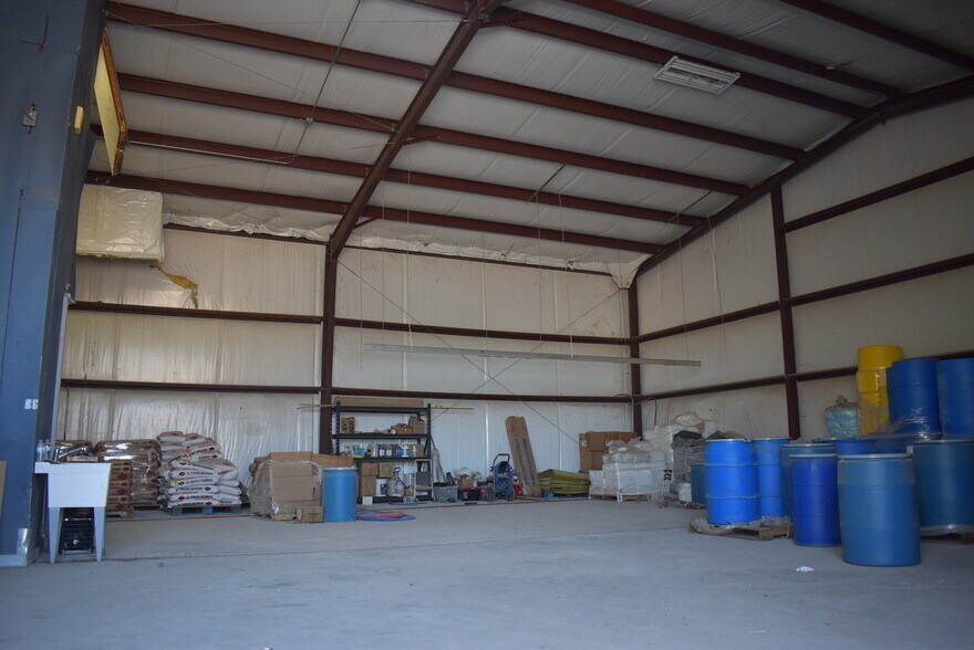More Photos Of 204 Pr Cardinal Ln, Jourdanton Warehouse For Lease