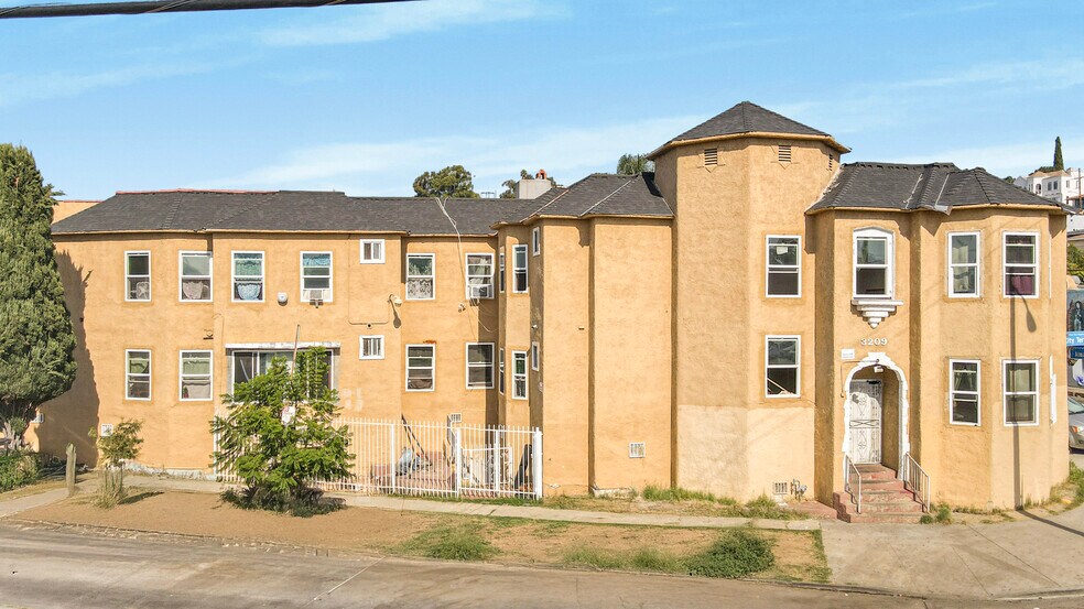 More Photos Of 3209 Dobinson St, Los Angeles Apartments For Sale