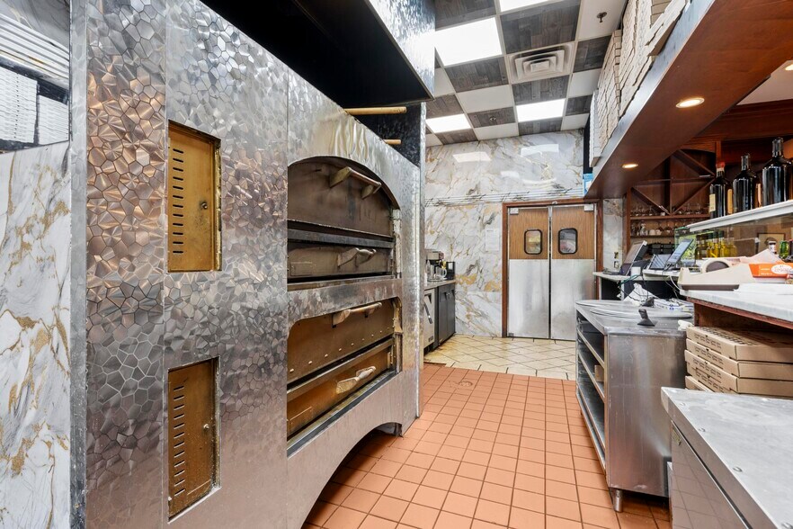 More Photos Of 1233-1273 E Putnam Ave, Riverside Restaurant For Sale