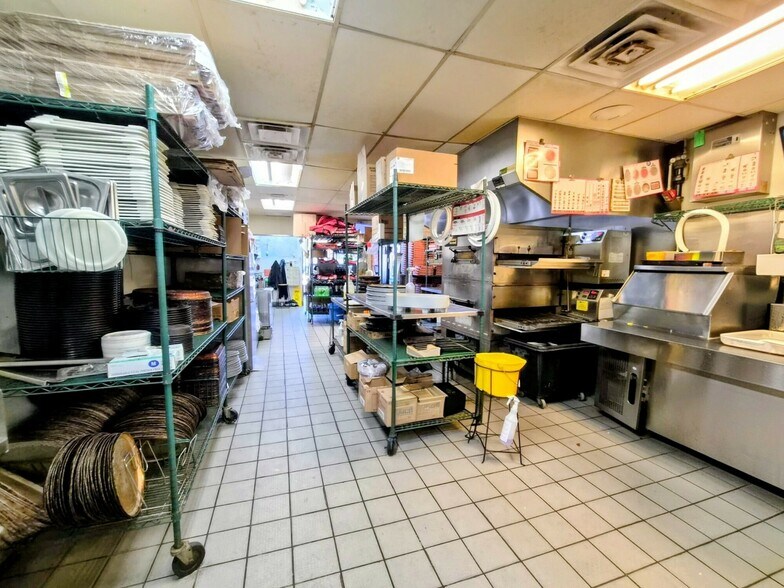 More Photos Of 3471 E Causeway Approach, Mandeville General Retail For Lease