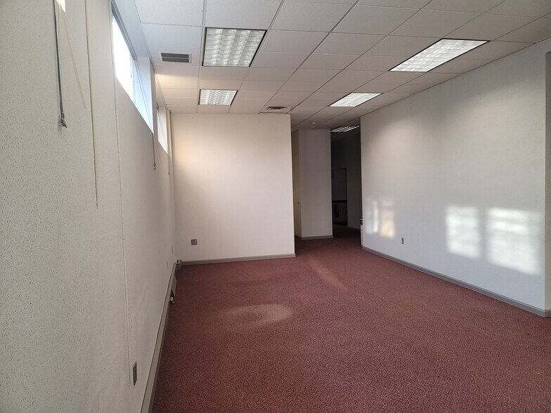 More Photos Of 1615 Lincoln Way, White Oak Storefront For Lease