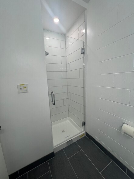 More Photos Of 1823 Marine Ave, Gardena Service For Lease