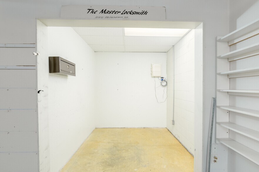 More Photos Of 445 W Washington St, Sequim General Retail For Lease