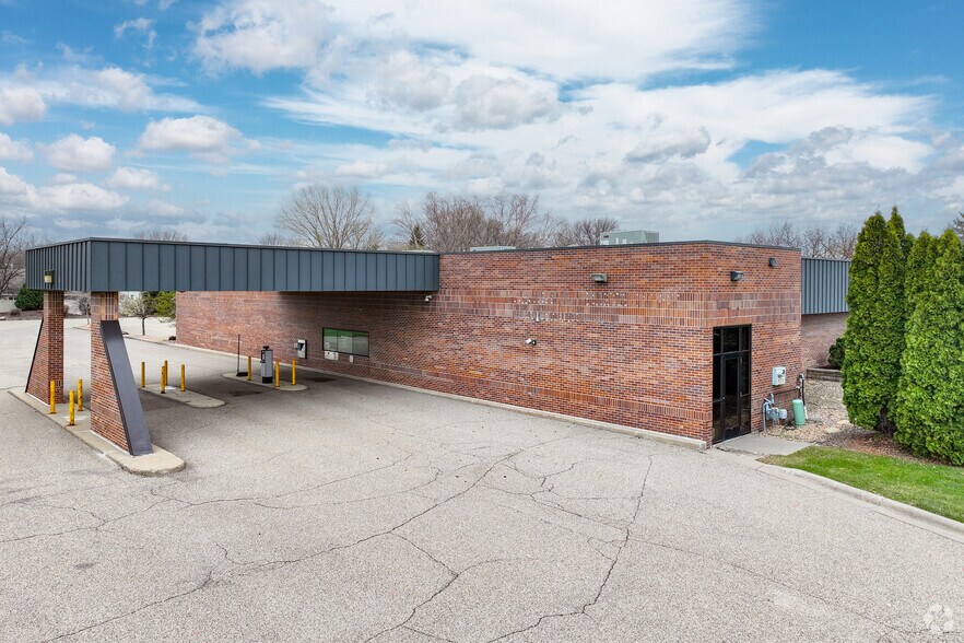 More Photos Of 701 SE Central Ave E, Saint Michael Bank For Lease