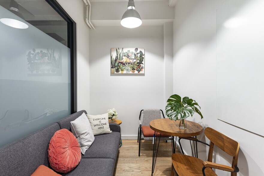More Photos Of 379 W Broadway, New York Coworking Space