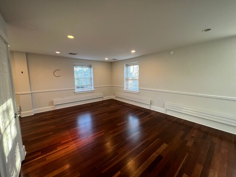 More Photos Of 98 Darby Rd, Paoli Office Residential For Lease