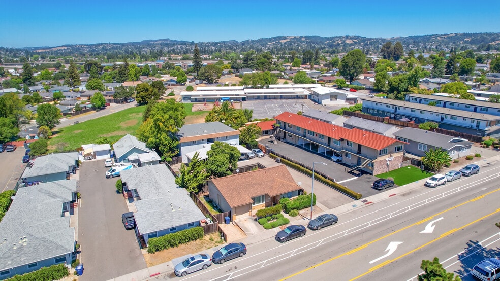More Photos Of 2536 Grove Way, Castro Valley Apartments For Sale