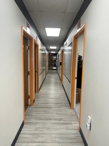 More Photos Of 500-502 Main St, Waltham Storefront Retail Residential For Lease