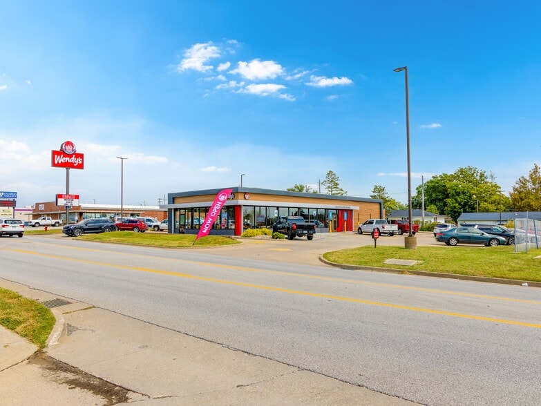 More Photos Of 1202 N Missouri St, Macon Fast Food For Sale
