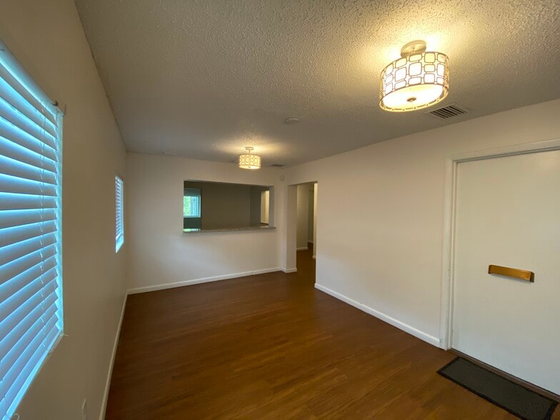 More Photos Of 230 Benmore Dr, Winter Park Medical For Sale