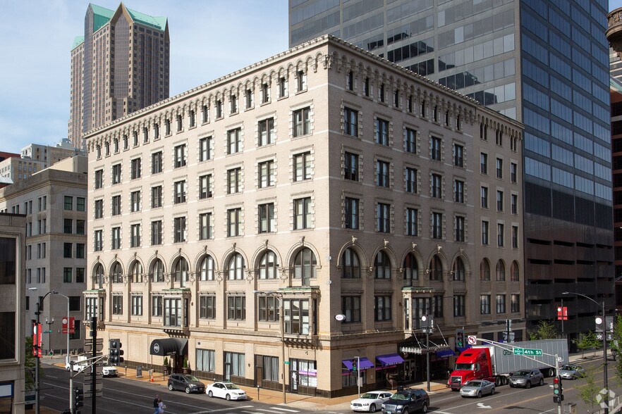 Primary Photo Of 555 N 4th St, Saint Louis Apartments For Sale